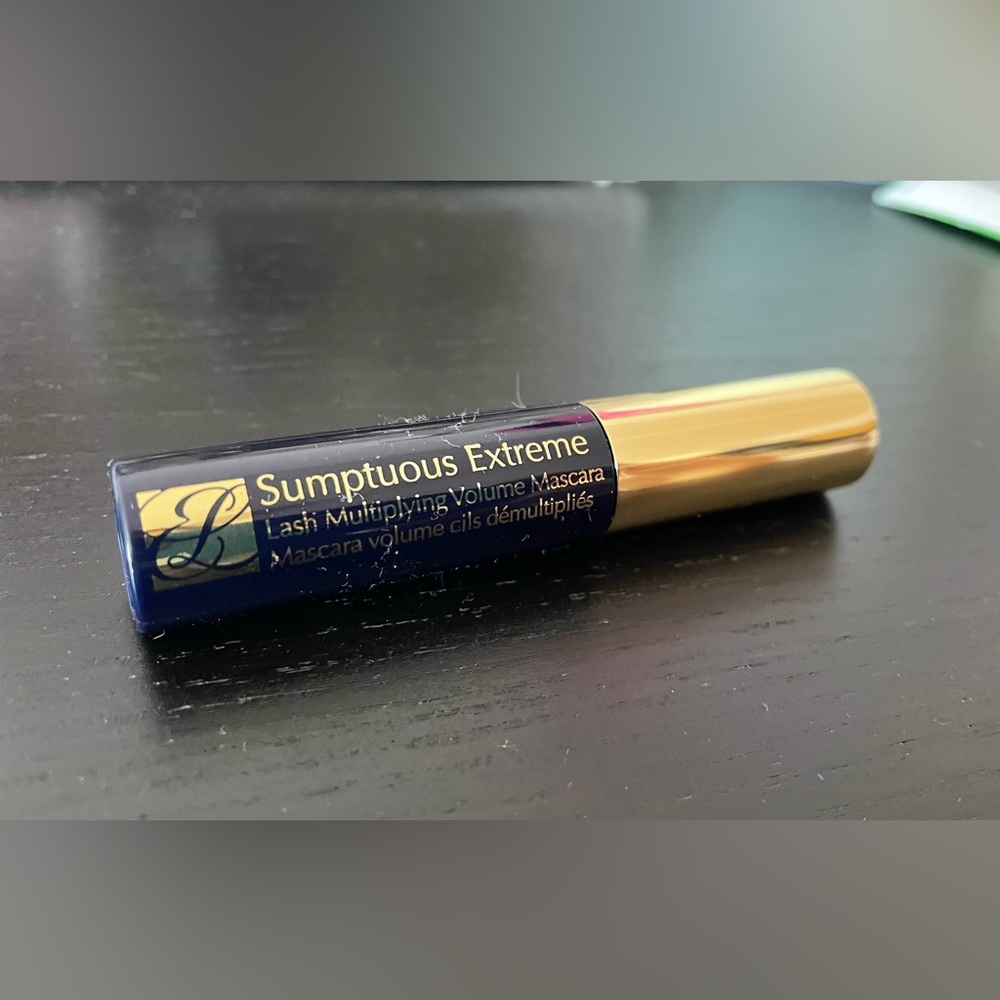 Esteem Lauder Sumptuous Extreme Mascara in Extreme Black